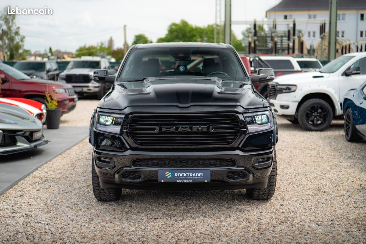 Dodge RAM 1500 Laramie Night Edition 5.7 HEMI 401 ch 4x4 – Alpine – 20” – Offroad (image 3)