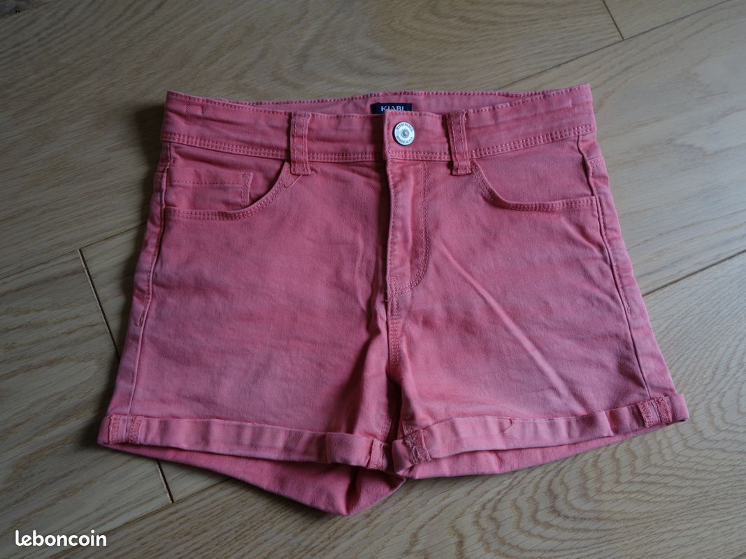 Short rose à taille élastique Versace Jeans Couture en solde