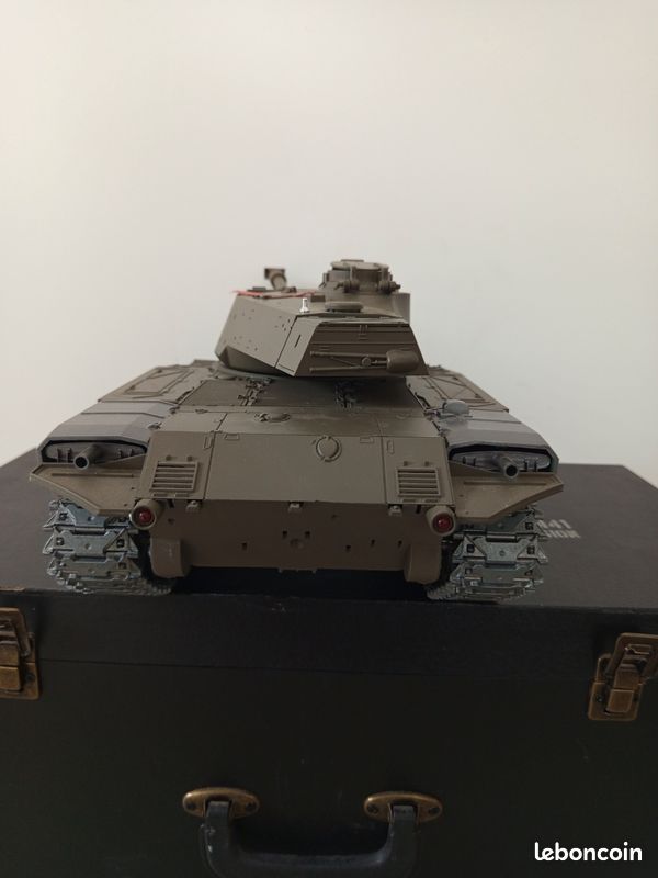 Heng Long Bulldog Tank 1:24 – Fumée, Sons, Engrenages Métal – Tourelle 320° – Tire Billes 25m – RC 27MHz – Dès 8 Ans