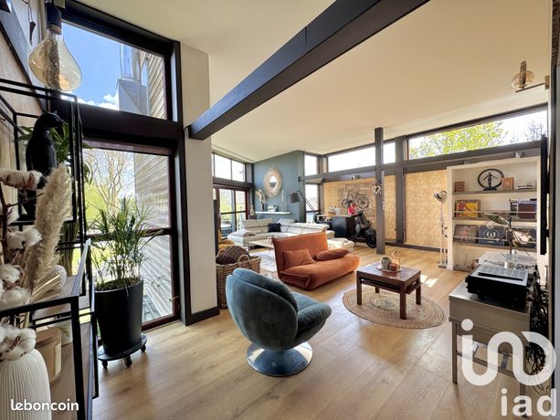 Maison 8 pièces 261 m²