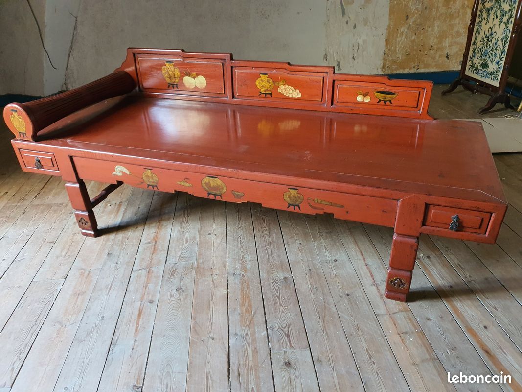 Lit de fumeur d'opium chinois en bois laqué rouge comme console décorative de salon (image 1)