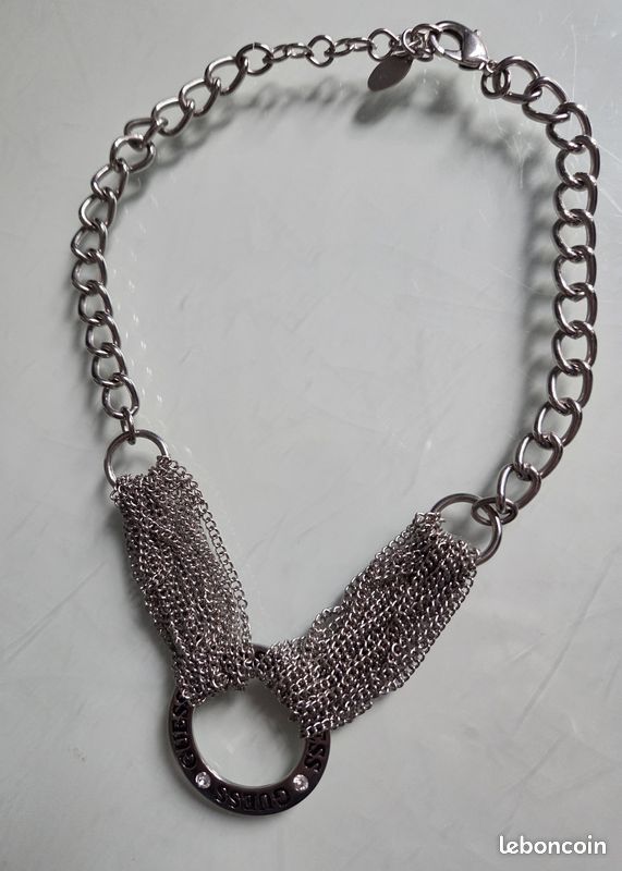 Collier Ras-du-cou GUESS Pour Femme - Acier Inoxydable Argenté Avec Pendentifs - Neuf Avec étiquettes