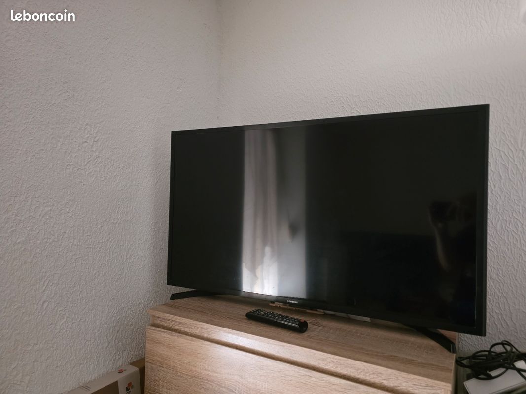 Télévision Samsung 40 pouces (image 1)