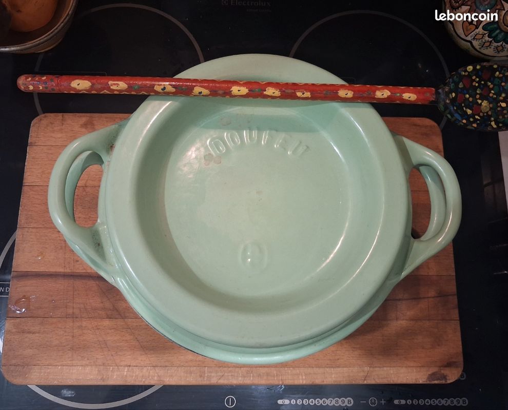 AnnonceGrande cocotte ronde en fonte noire Vogue 4 L