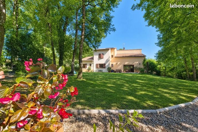 Maison 6 pièces 272 m²