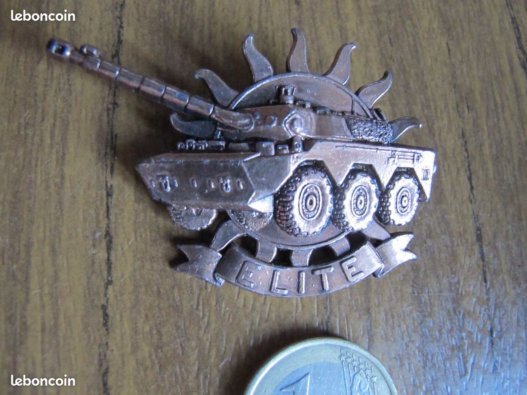 Insigne Cavalerie Légion Etrangère AMX 10 RC Elite , prix livré en suivi , LIRE (image 2)