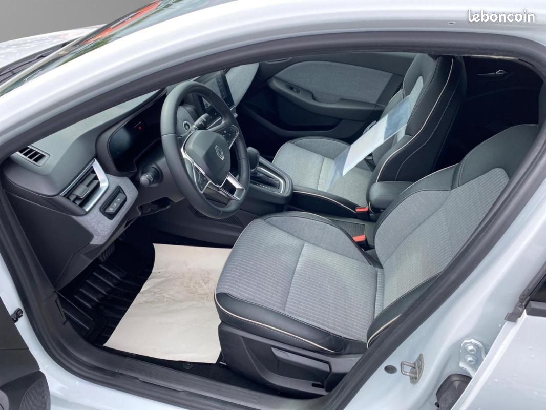 Renault Clio V E-Tech full hybrid 145 ch GSR2 Techno (image 9)