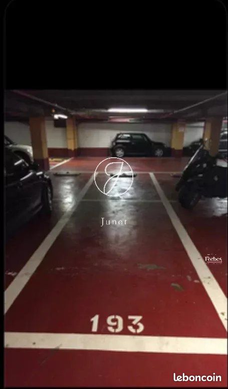 Parking/box Paris 8ème · 45 000 €