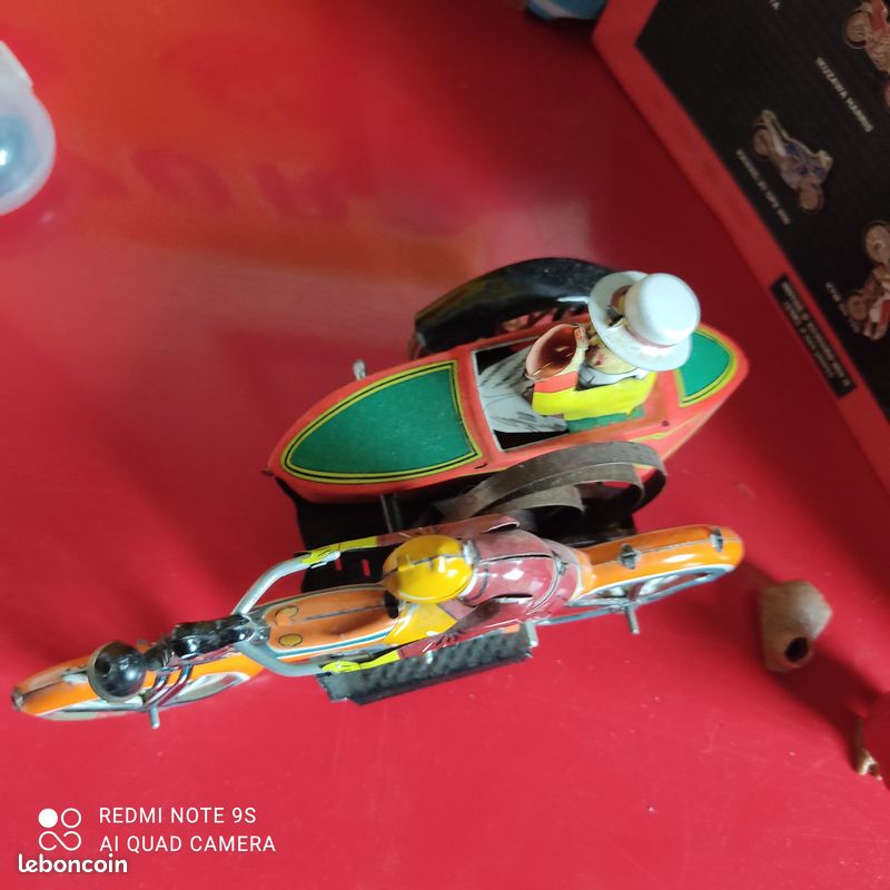 Moto side car en fer jouet avec clef (image 3)