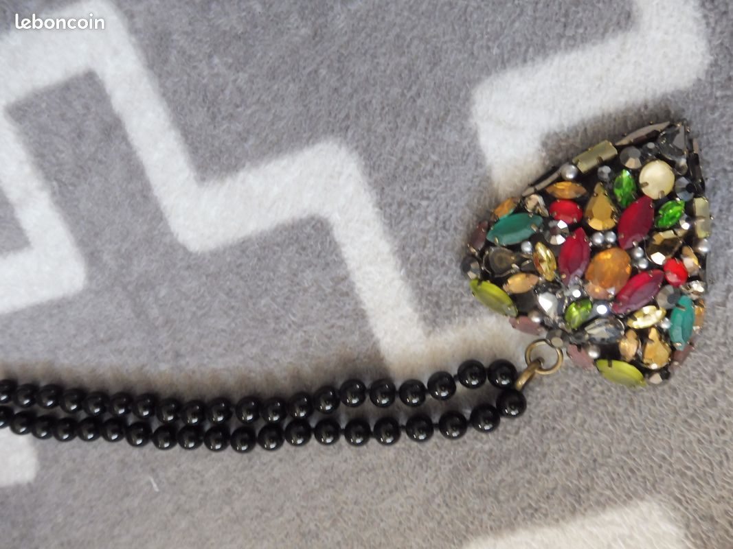 Collier long avec perles noir et pendentif cœur perles colorées très bon état (image 4)