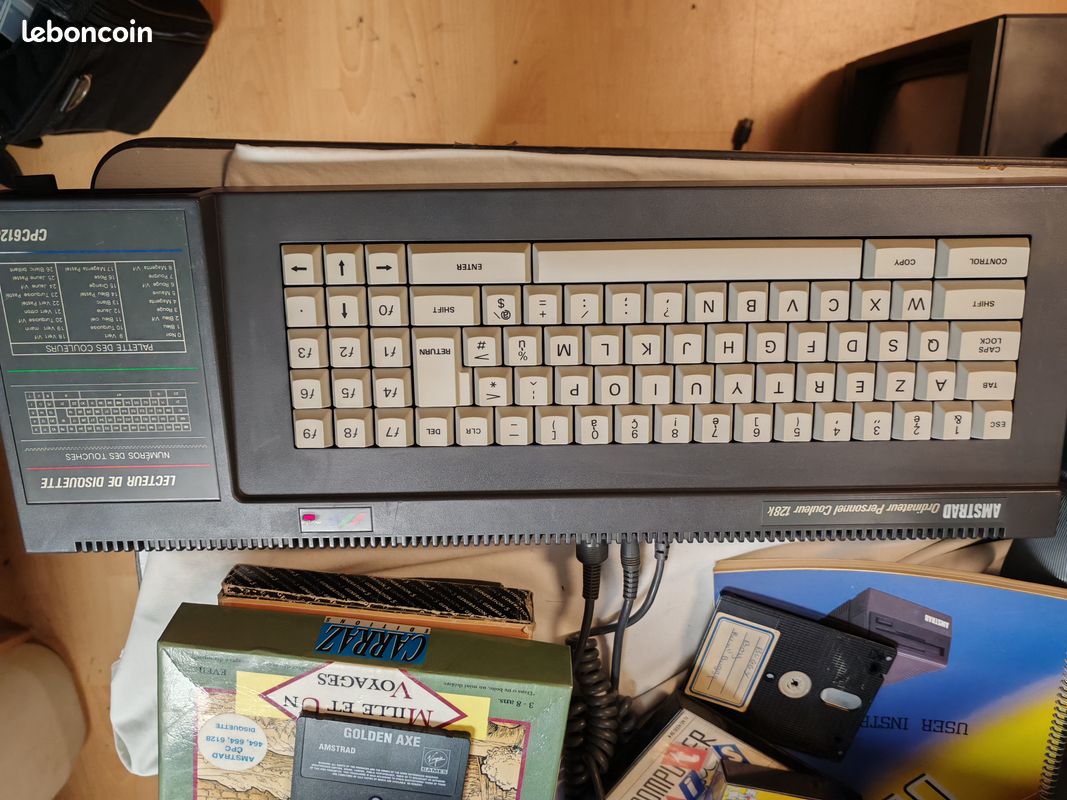 AMSTRAD CPC 6128 QWERTY 100% Fonctionnel Ordinateur Vintage très bon