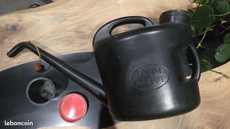 Bidon à Fioul/mazout 11 Litres Avec Long Bec Et Filtre Intégré - Marque EDA - Neuf En Emballage