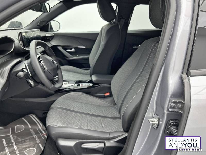 Peugeot 2008 Hybrid 145 ch e-DCS6 Allure (image 10)