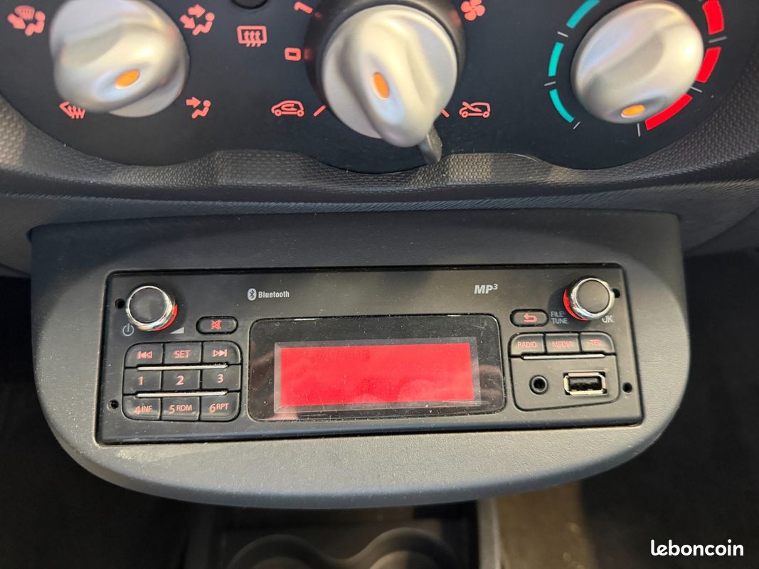RENAULT TWINGO II 1.2 16v 75 CV eco2 Life + BLUETOOTH + USB + ISOFIX (image 28)