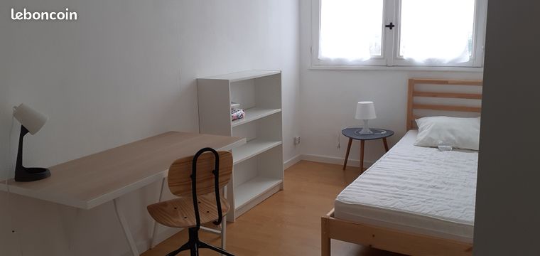 Chambre meublée