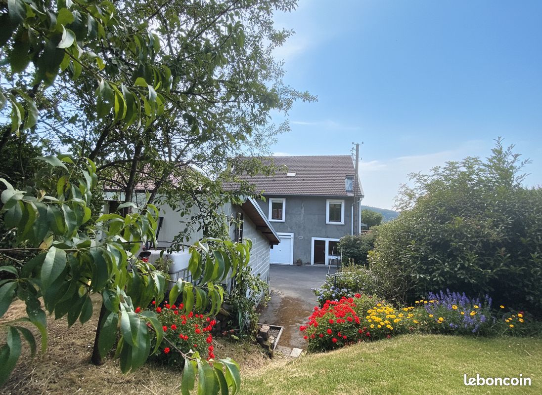 Maison 9 pièces 218 m² · à Éloyes · 218 m² · 216 500 €