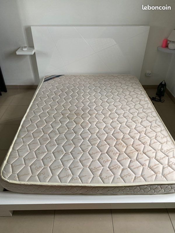 Ensemble lit complet 140x190 – Matelas orthopédique + Sommier + Tête de lit – Bon état (image 1)