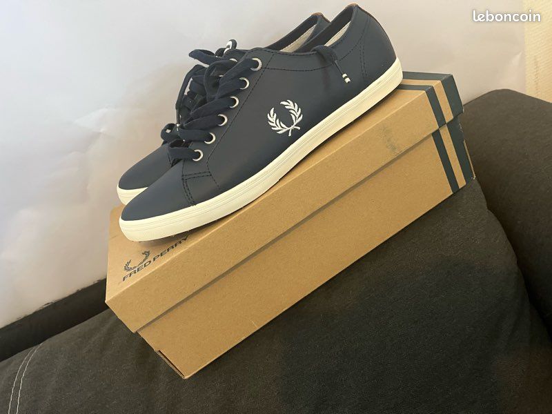 Chaussure Fred Perry taille 42 (image 2)