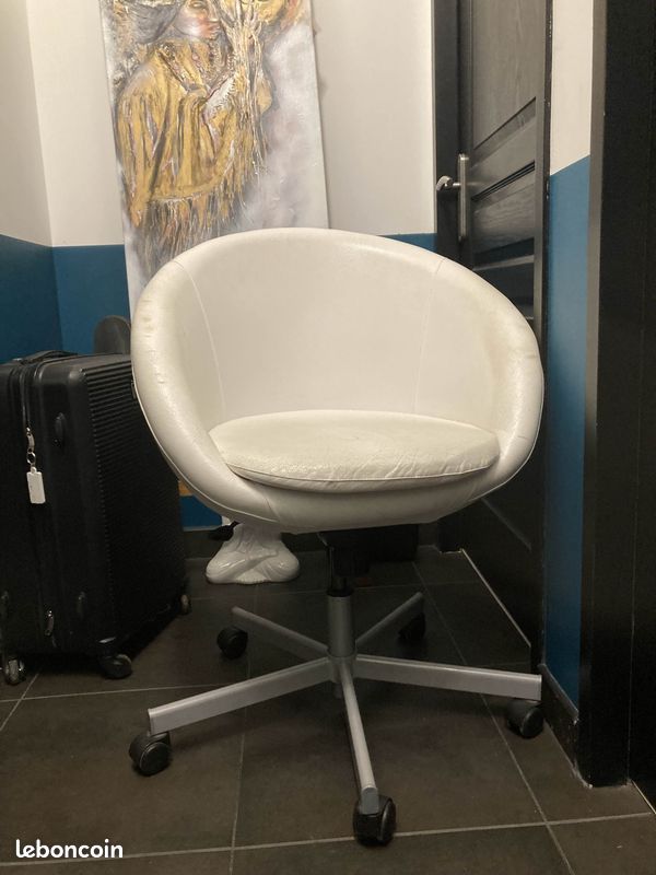 Chaise pivotante IKEA (image 1)