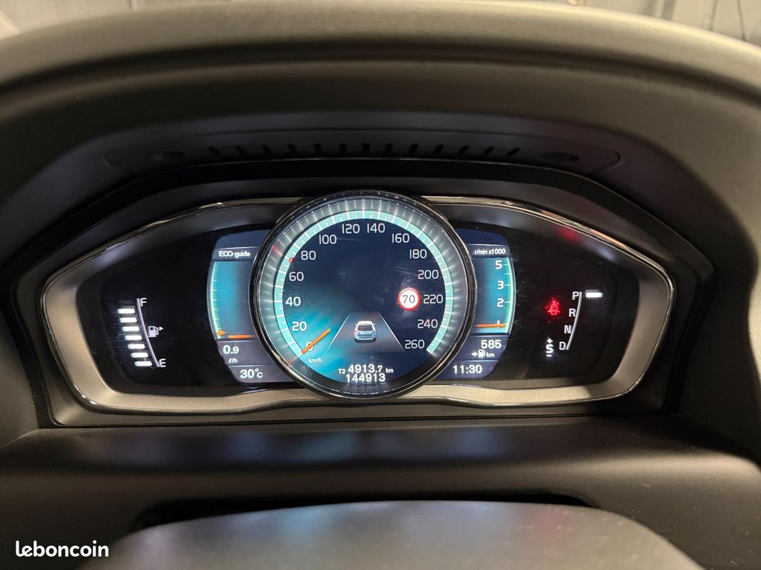 VOLVO XC60 2.0 D4 190Ch SIGNATURE EDITION BVA - TOIT OUV ELEC - CAMERA RECUL - SIEGES CHAUFF - HARMAN-KARDON (image 11)