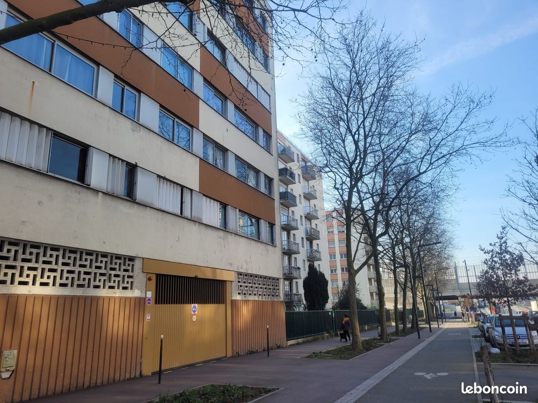Parking 14 m² · à Le Bourget · 14 m² · 11 000 €