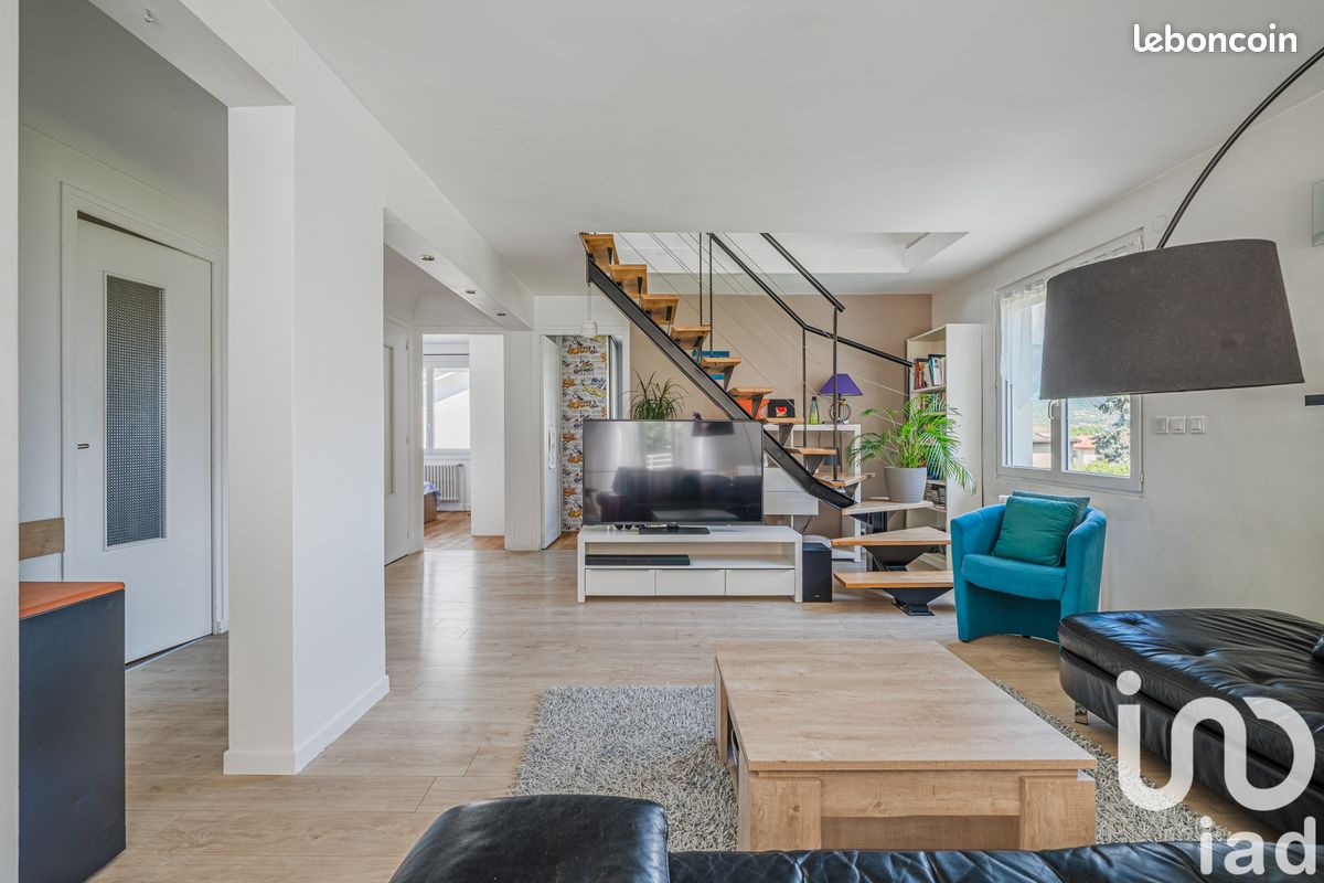 Maison 8 pièces 204 m² · à Domène · 204 m² · 499 000 €