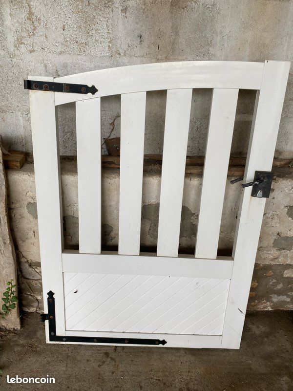 Portillon en PVC blanc largeur 1m, hauteur 1m29 à 1m39 (image 2)