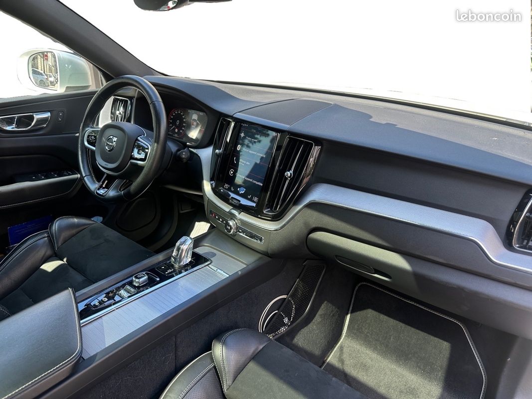 VOLVO XC60 T8 Twin Engine 303 ch + 87 ch Geartronic 8 R-Design /. TOIT OUVRANT / SIÈGES ET VOLANT CHAUFFANT / (image 6)