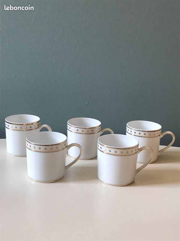 CHRISTOFLE - 5 tasses à café en porcelaine modèle Babylone (image 1)