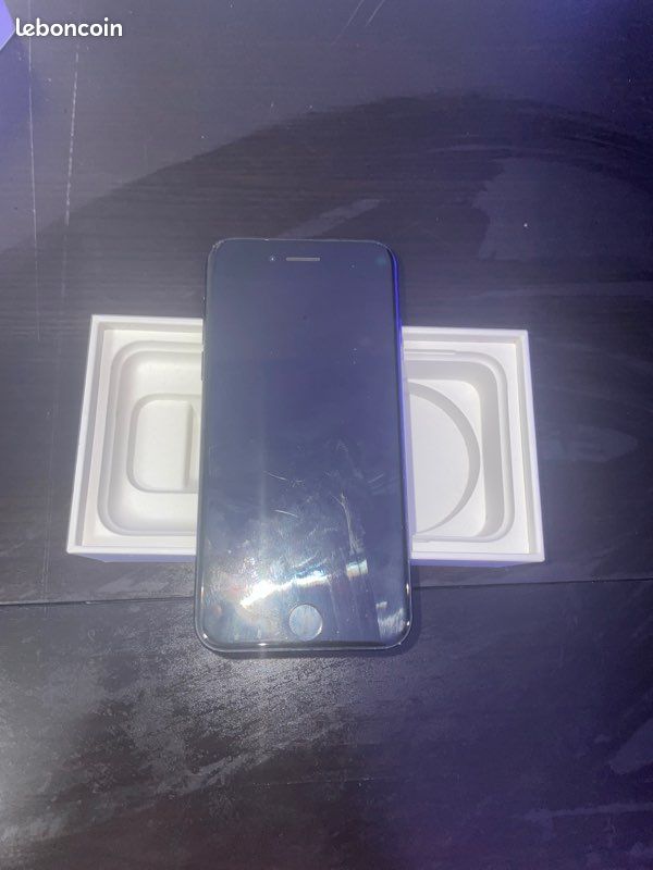 IPhone 7 noir très bon état (image 6)
