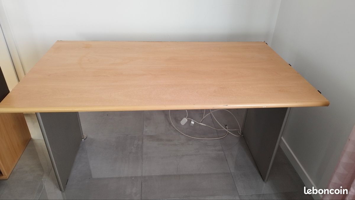 Bureau 140 x 80 x 75 (image 1)