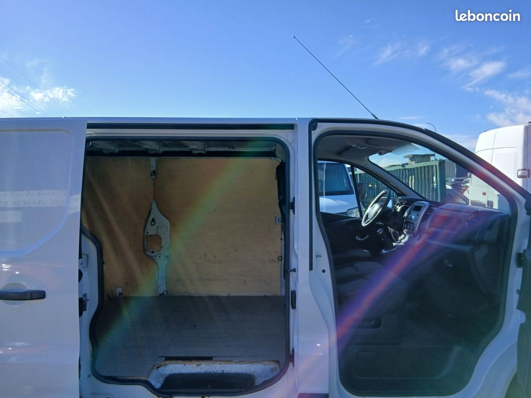 Renault trafic iii 3 l2h1 2.0l dci 120ch confort e6 (image 3)