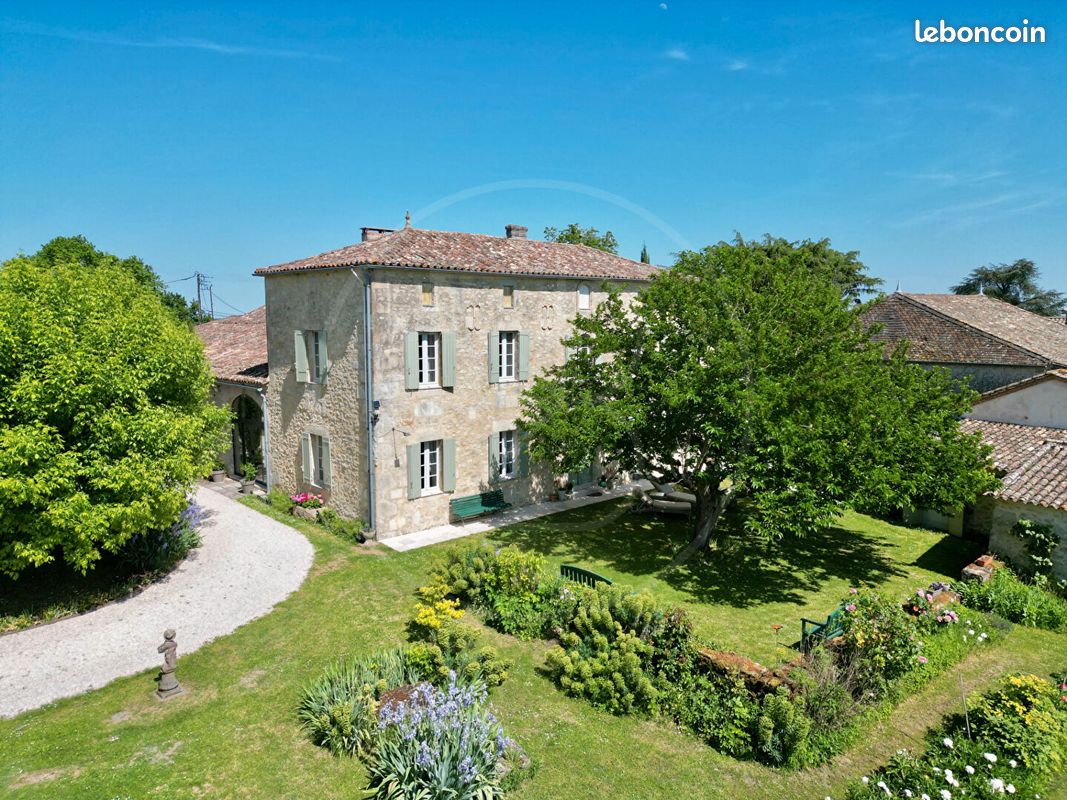 Maison 8 pièces 354 m² · à Sauveterre-de-Guyenne · 354 m² · 689 000 €