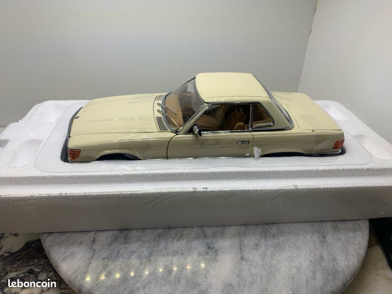 Mercedes 350SL (R107) crème 1977/1983 SUNSTAR 1/18 (image 1)