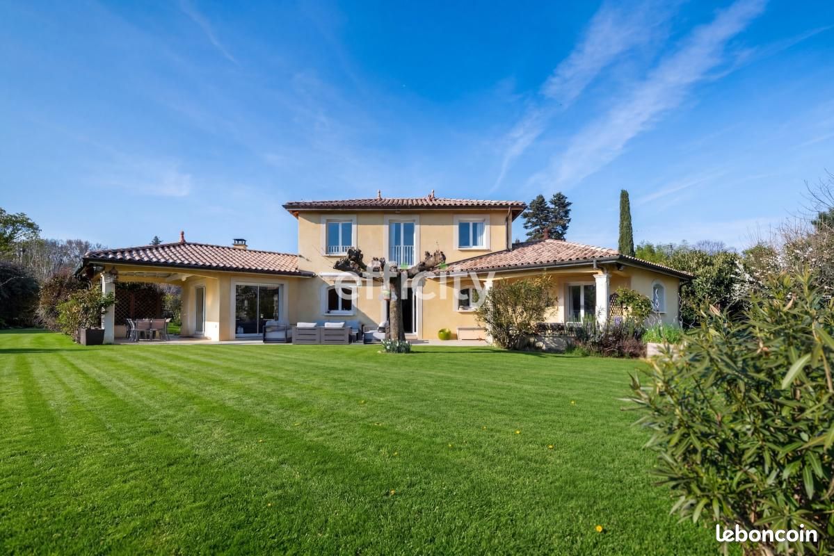 Maison 9 pièces 290 m² · à Saint-Cyr-au-Mont-d'Or · 290 m² · 1 580 000 €