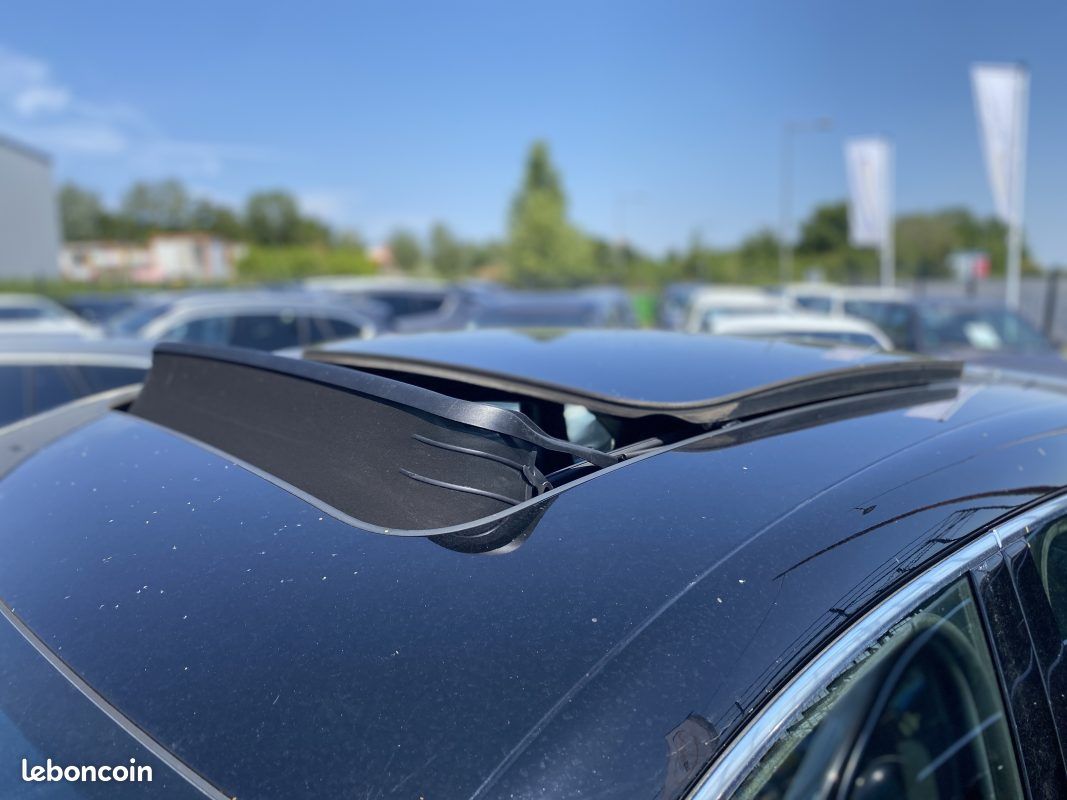 PORSCHE MACAN S 3.0D 258Ch PDK7 / Toit Ouvrant - Sièges électriques à mémoires (image 2)
