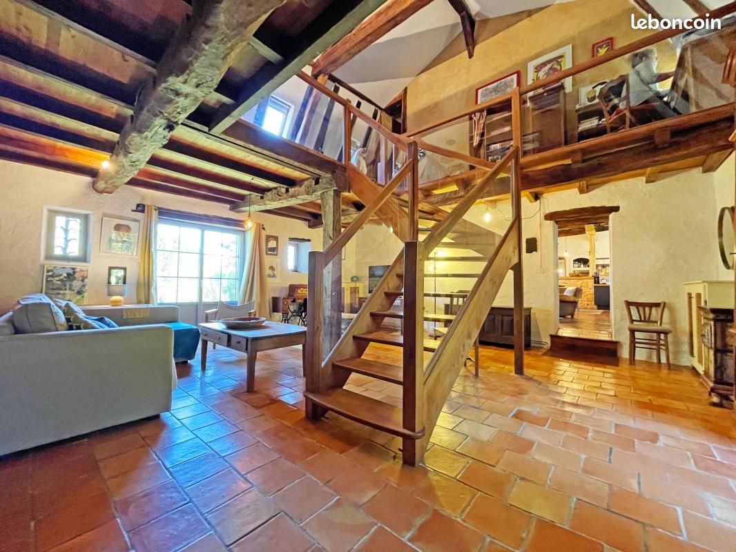 Propriété 11 pièces 247 m² (image 9)