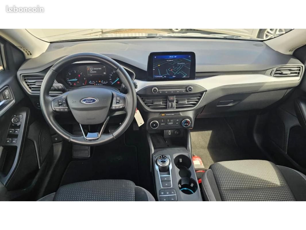 Ford Focus SW Connected 1.5 EcoBlue 120cv BVA inclus Camera de Recul + Attelage + Avertisseur ang... (image 4)