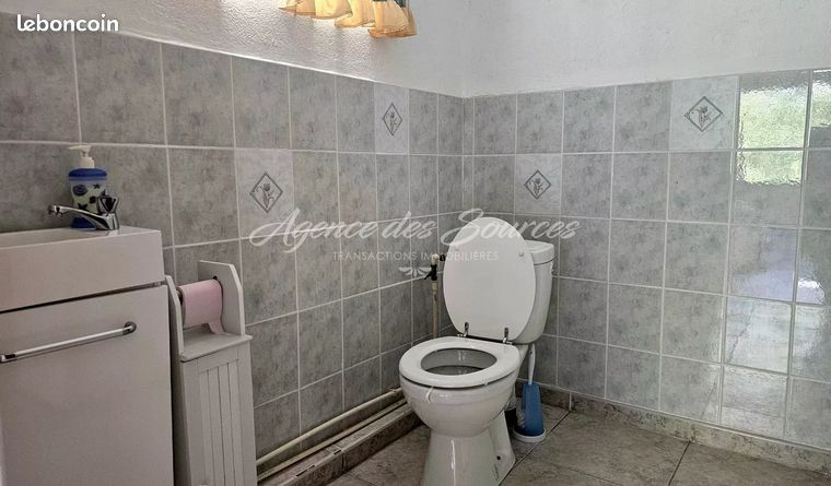 https://img.leboncoin.fr/api/v1/lbcpb1/images/b4/c7/f3/b4c7f397f61373de3a8105f3ab6b5d99c2aa03a7.jpg?rule=ad-image