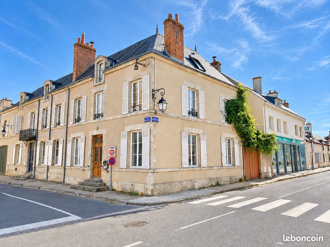 Maison 6 pièces 160 m² · à Fay-aux-Loges · 160 m² · 239 900 €