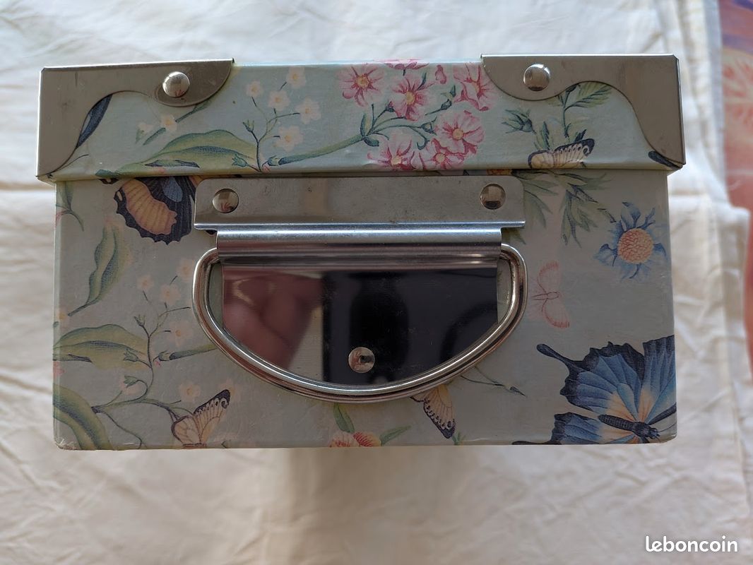 Boîte carton Rigide, Vert Menthe, Décors fleurs et Papillons (image 4)