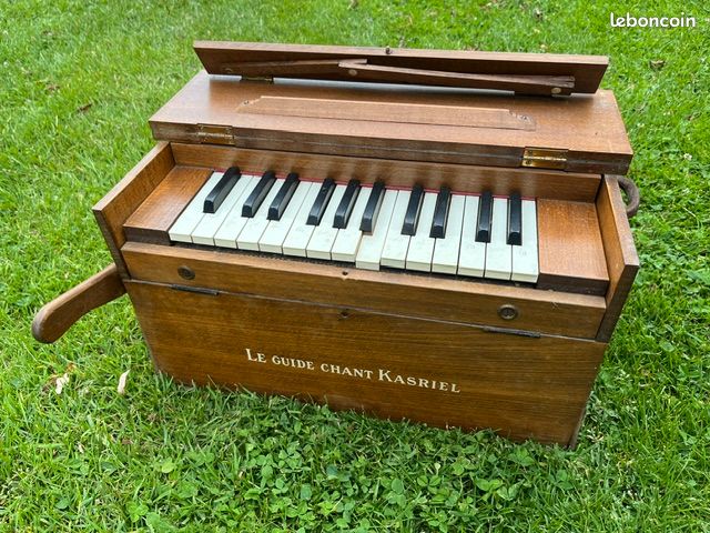 Petit piano à soufflet en bois Kasriel (image 1)