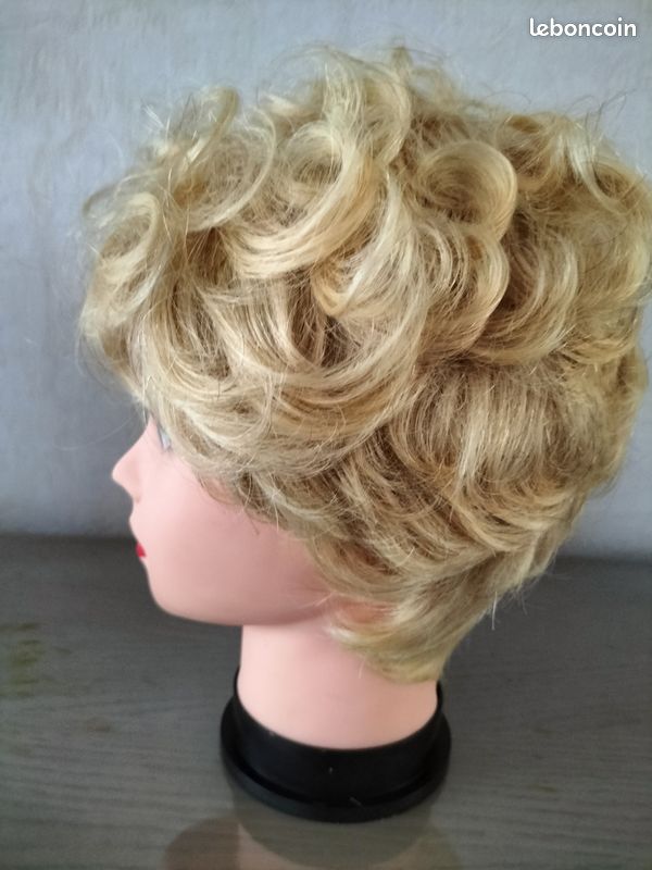 Perruque Femme Cheveux Naturels Bruns Clairs – Marque Yaalom, Style Raie Libre, Droit, Neuve Sans étiquette