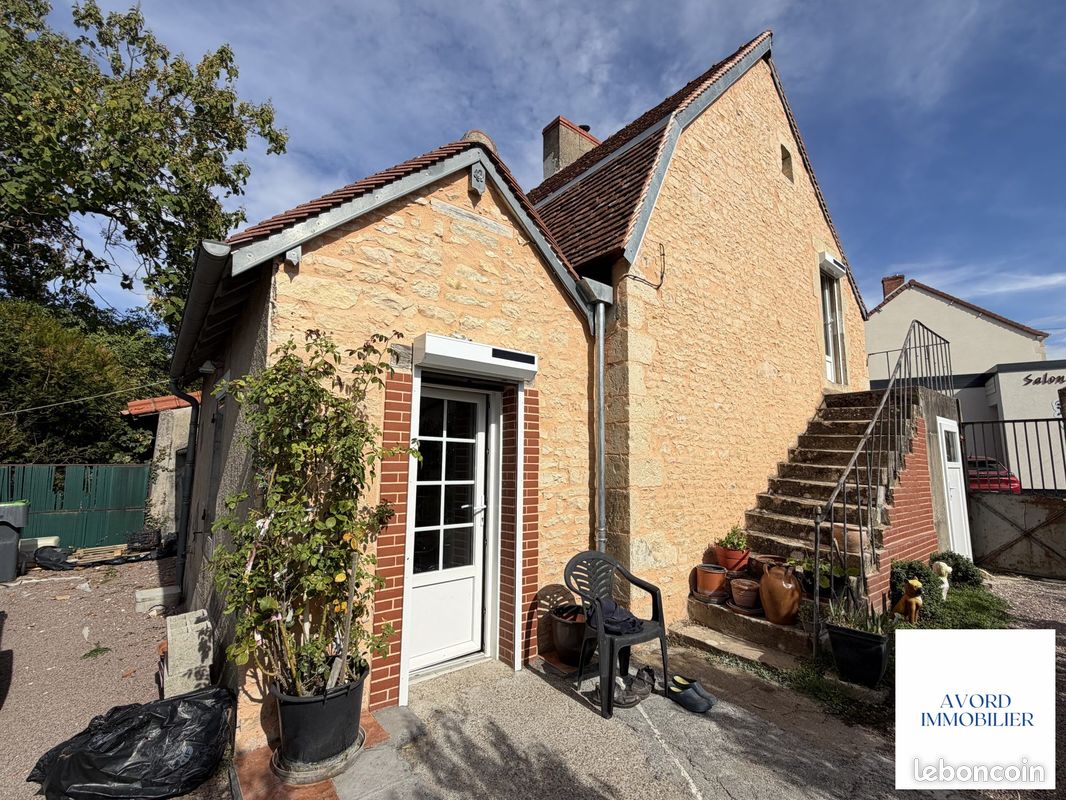 Maison 3 pièces 67 m² · à Nérondes · 67 m² · 38 000 €