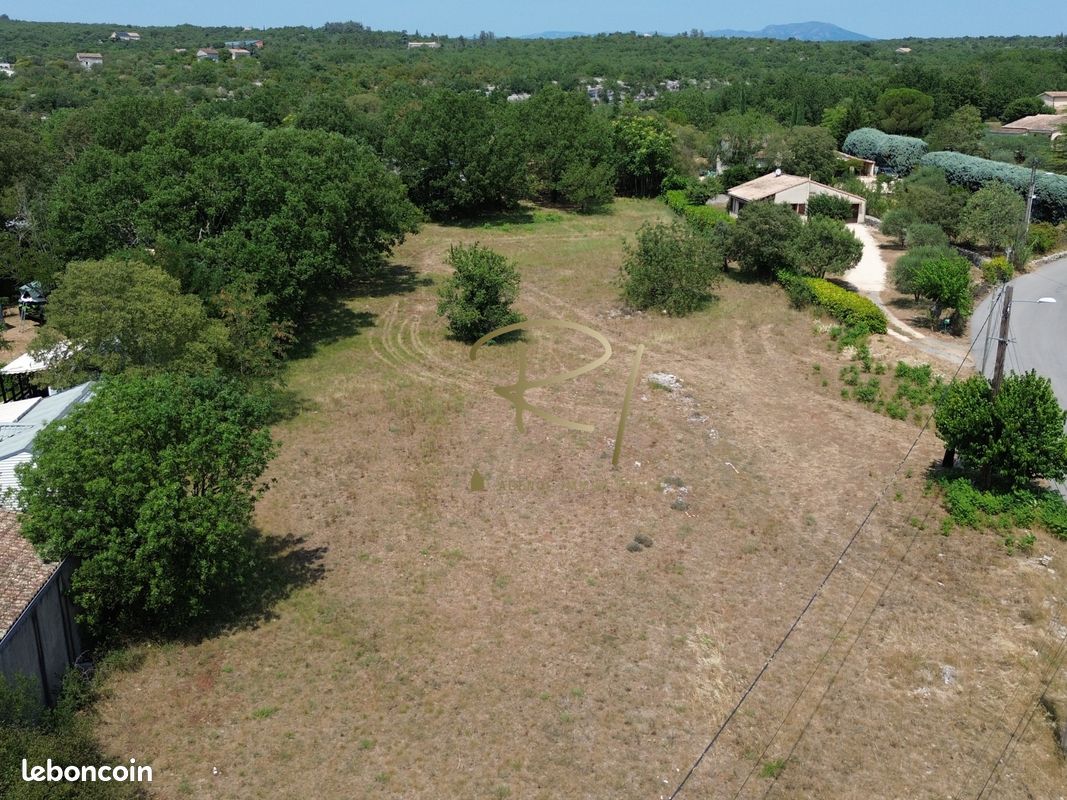 Terrain 1046 m² · à Ruoms · 1 046 m² · 101 600 €