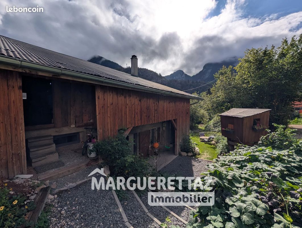 Maison 3 pièces 102 m² · à Bellevaux · 102 m² · 390 000 €