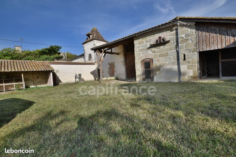 Maison 9 pièces 283 m² · à Brugnac · 283 m² · 265 000 €