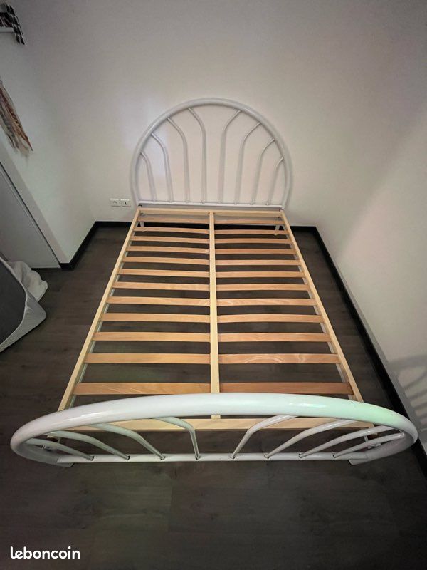 Lit (image 2)