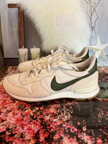 Impact Shoes Chaussures Femme Nike Internationalist Femme Beige Et