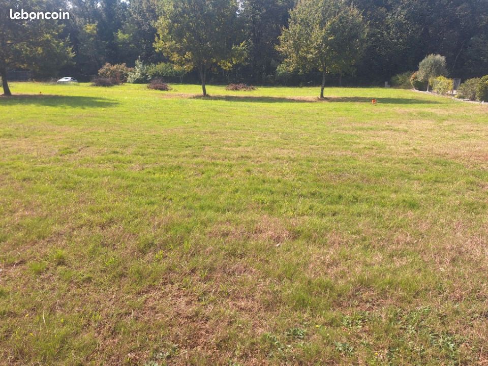 Terrain 881 m² Brax · 139 600 €